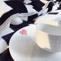 Модный комплект постельного белья с толстыми черно белыми полосками фото
