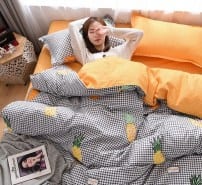 Двухцветный комплект постельного белья с ананасами фото